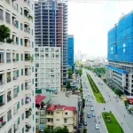 Mặc dù tình hình chung của thị trường BĐS trong tháng 8 khá ảm đảm nhưng giá chung cư ở hai thành phố lớn là Hà Nội và TP. HCM vẫn liên tục tăng.